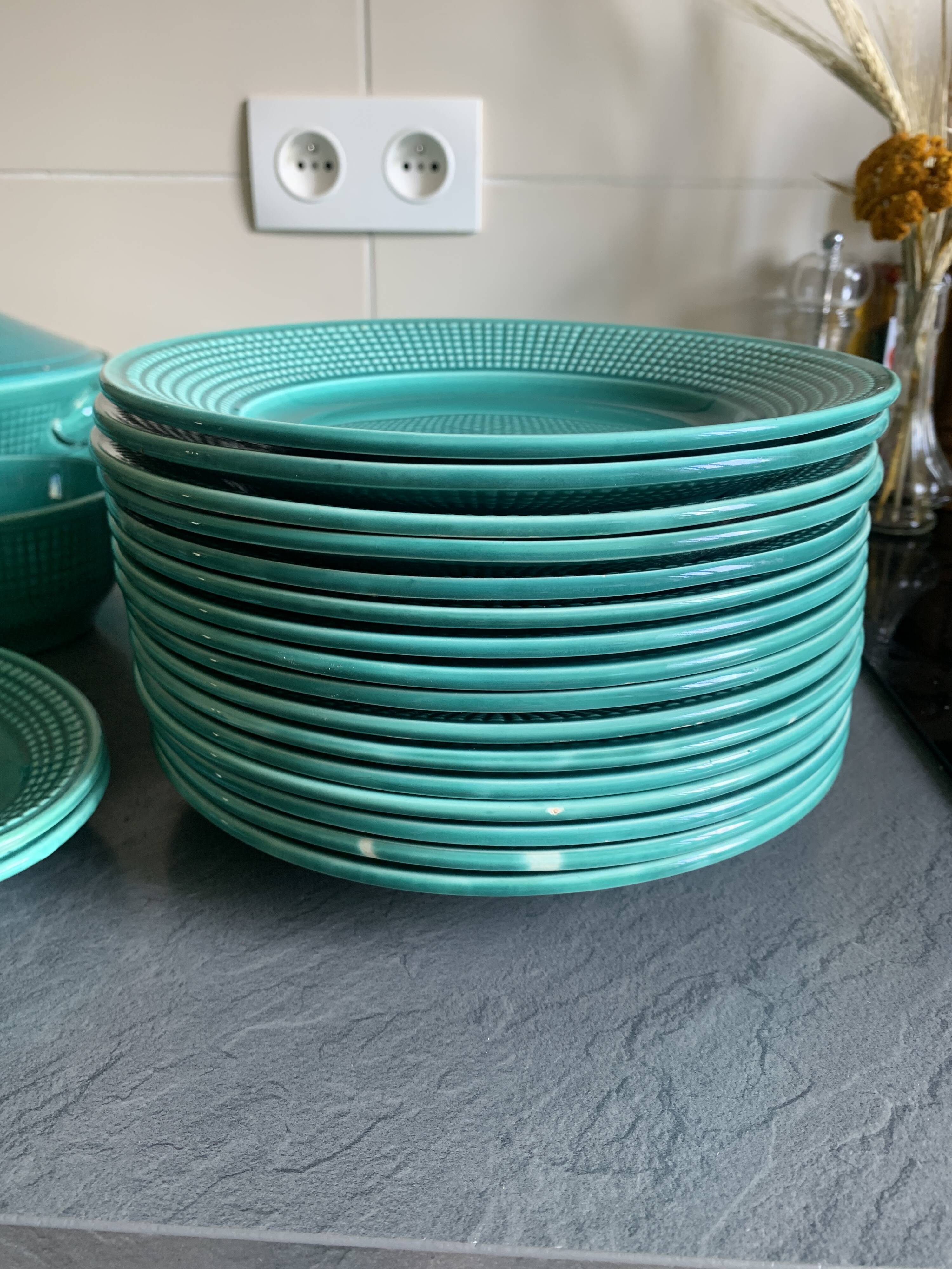 Service de table en faïence turquoise