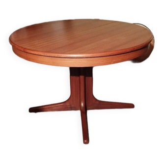Baumann Scandinavian round table
