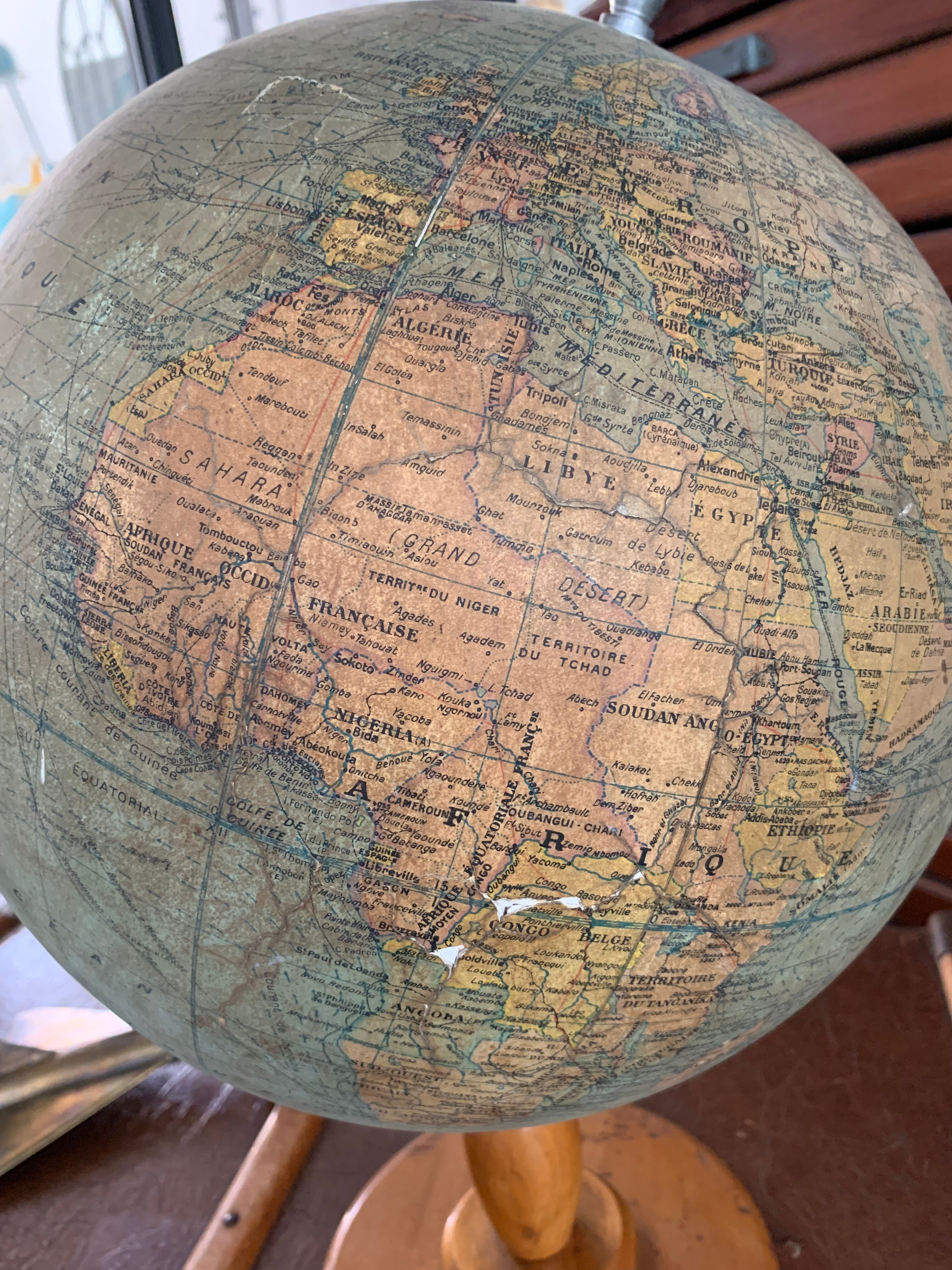 Former world globe Girard Barrère and Thomas vintage