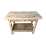 Workbench made of light wood