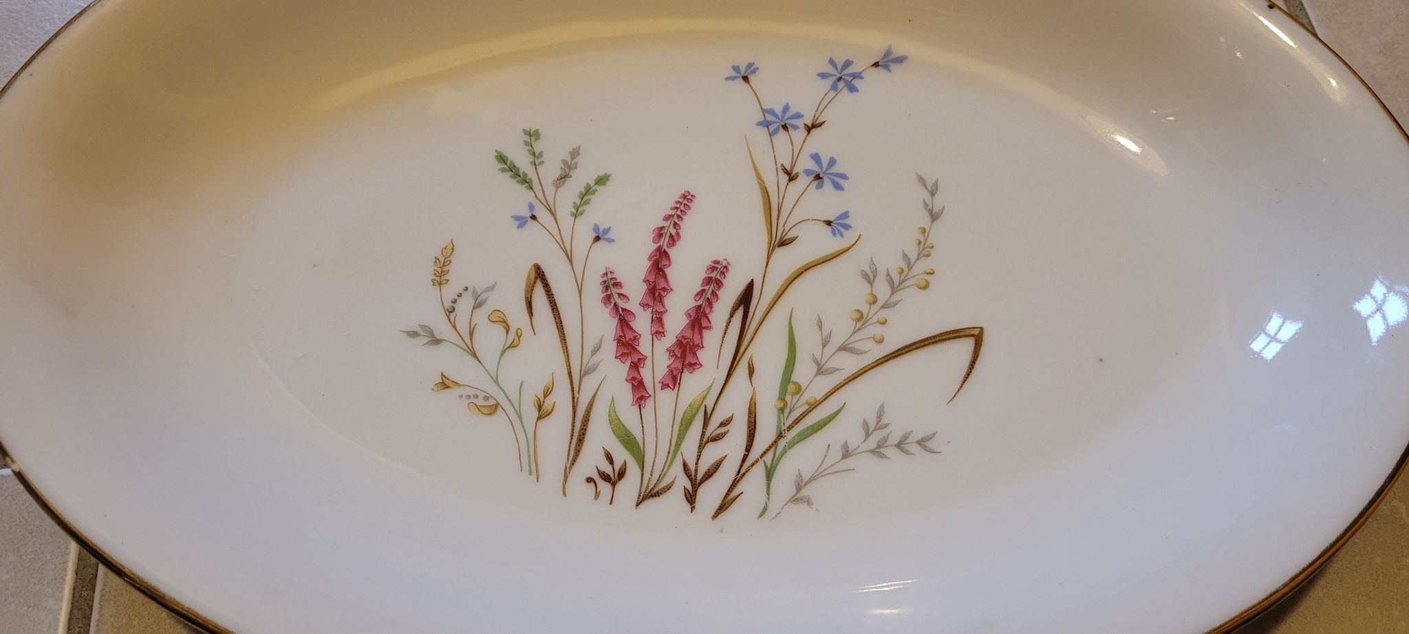 Table service 53 pieces in porcelain