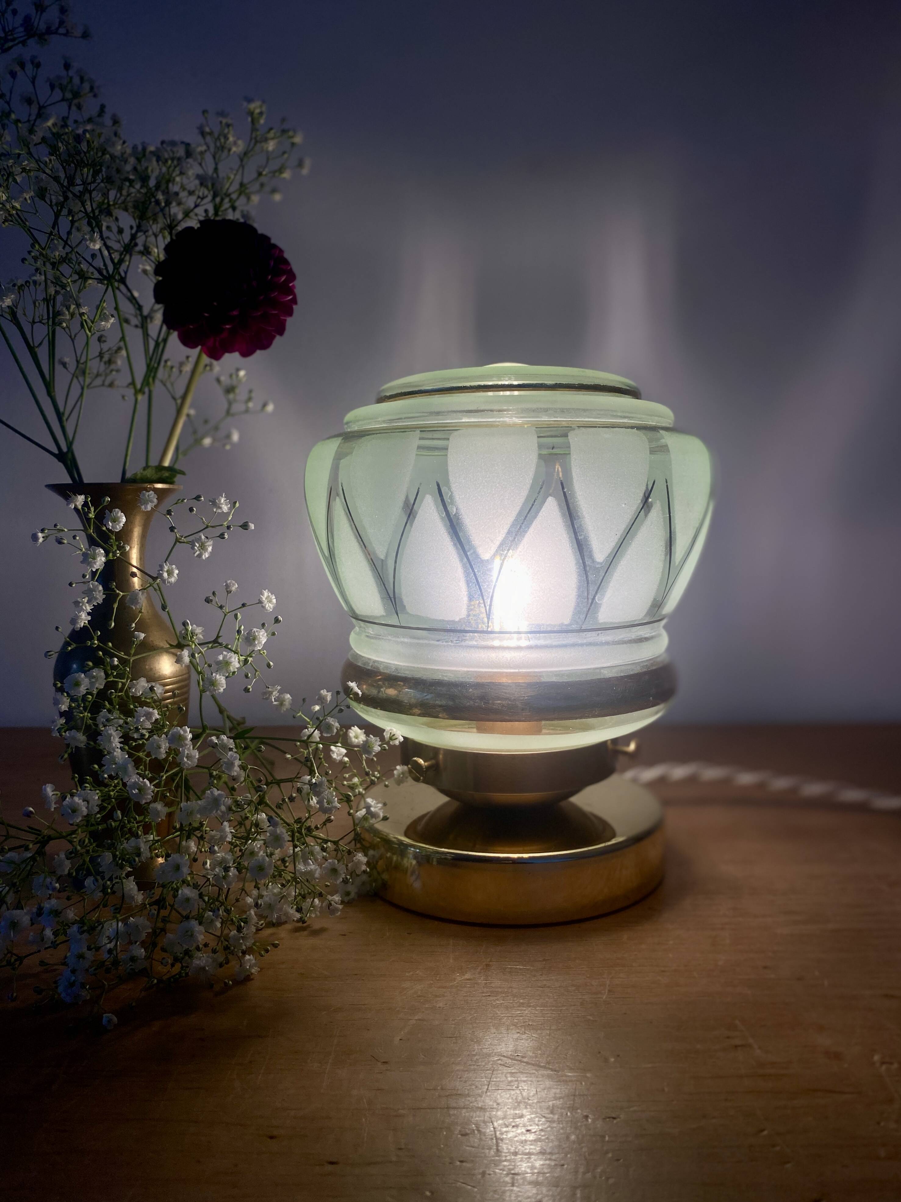 Vintage art deco globe table lamp in mint and gold glass