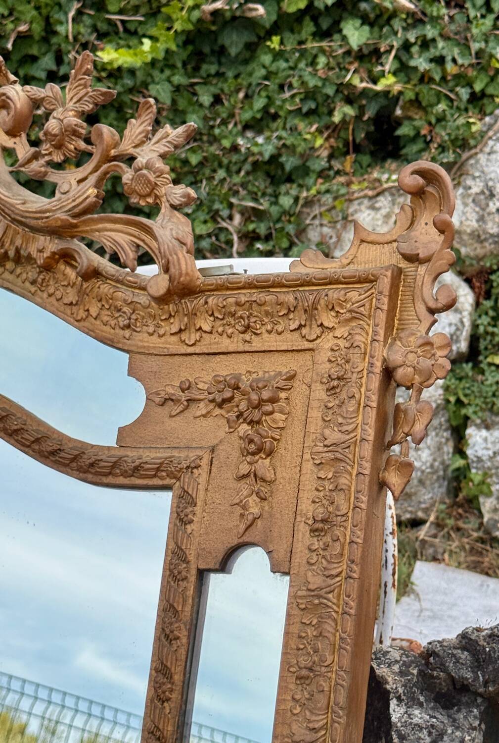Mirror in gilded wood and stucco, with glazing beads, Napoleon III period.