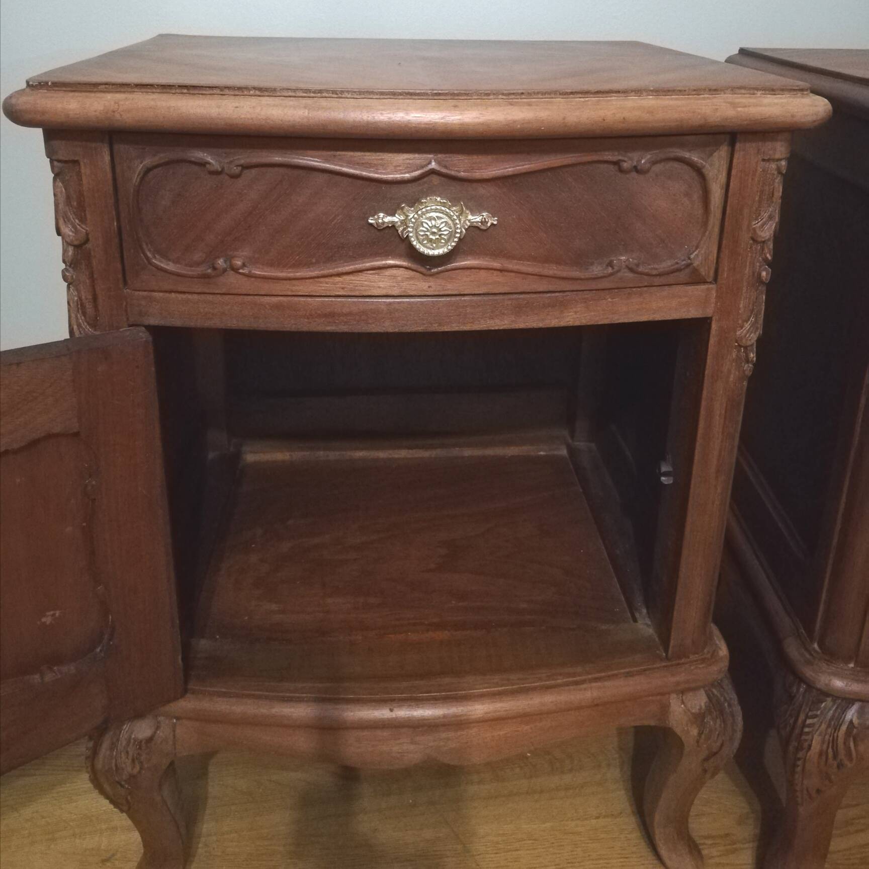 Paire de tables de chevets en acajou