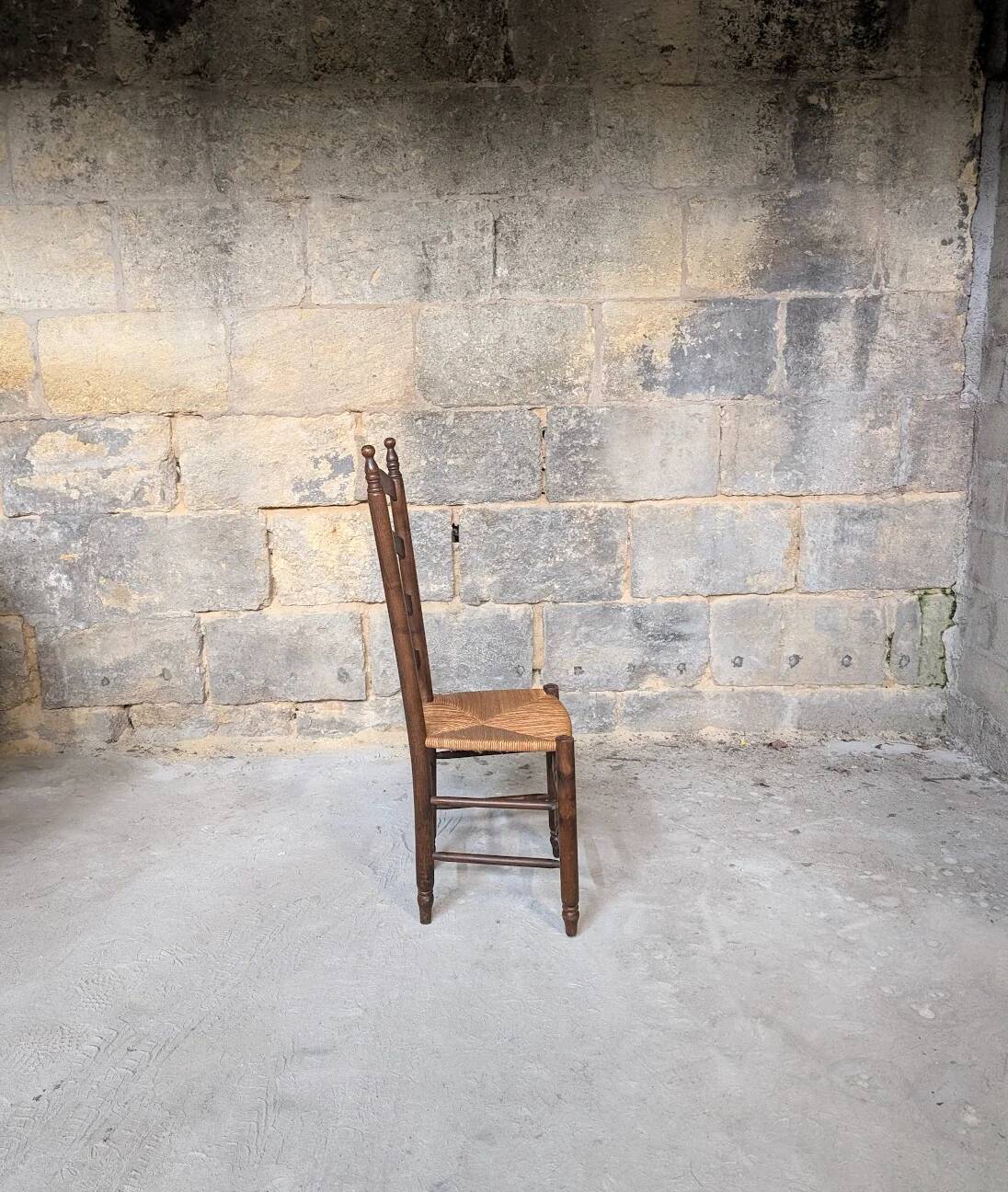 Ensemble de 8 chaises en bois et paille