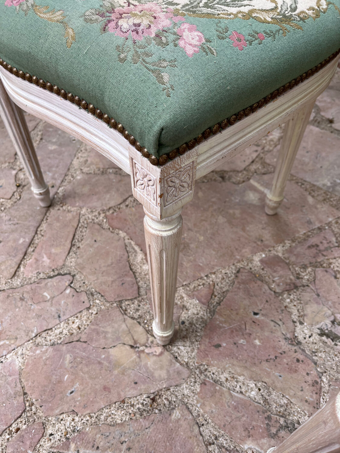 Paire de chaises médaillon