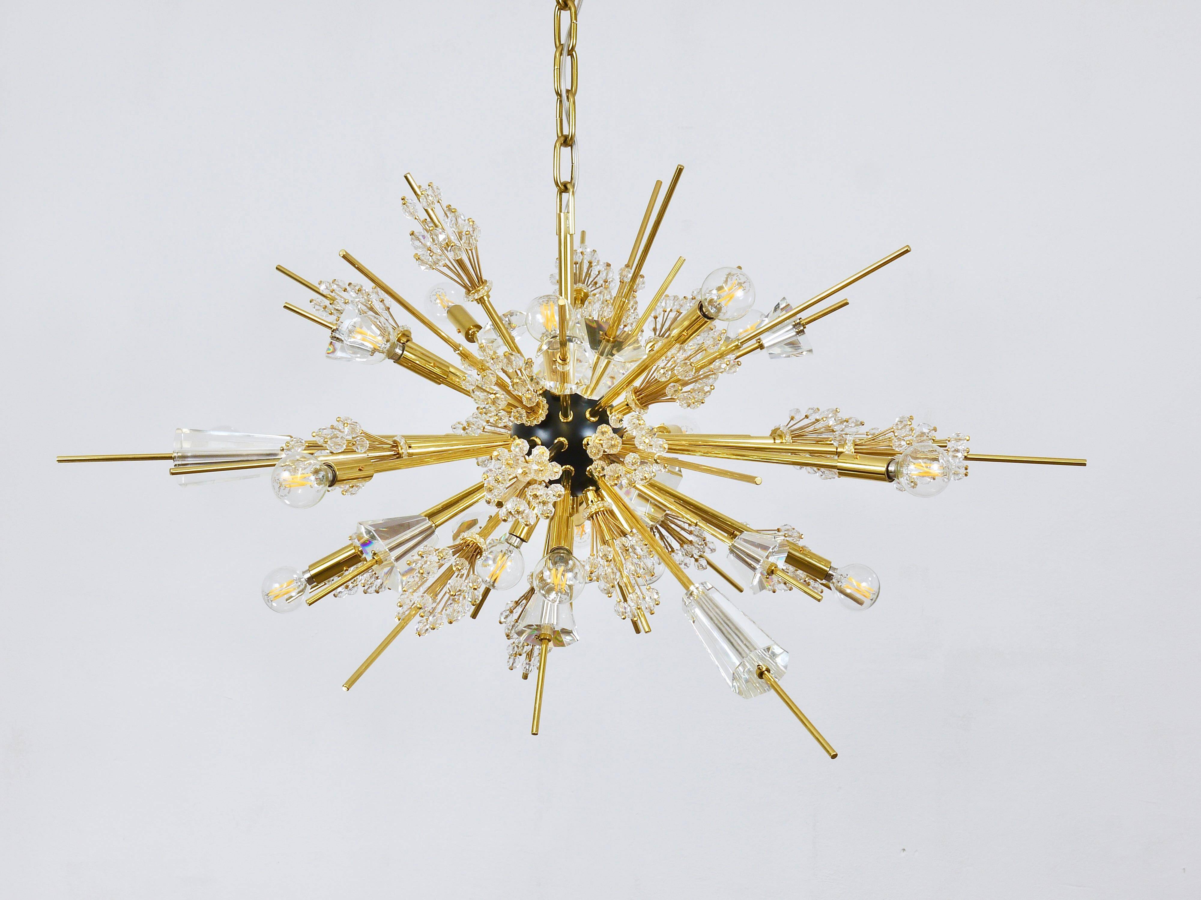 Grand Sputnik chandelier Metropolitan Opera in crystal and brass J.L. Lobmeyr
