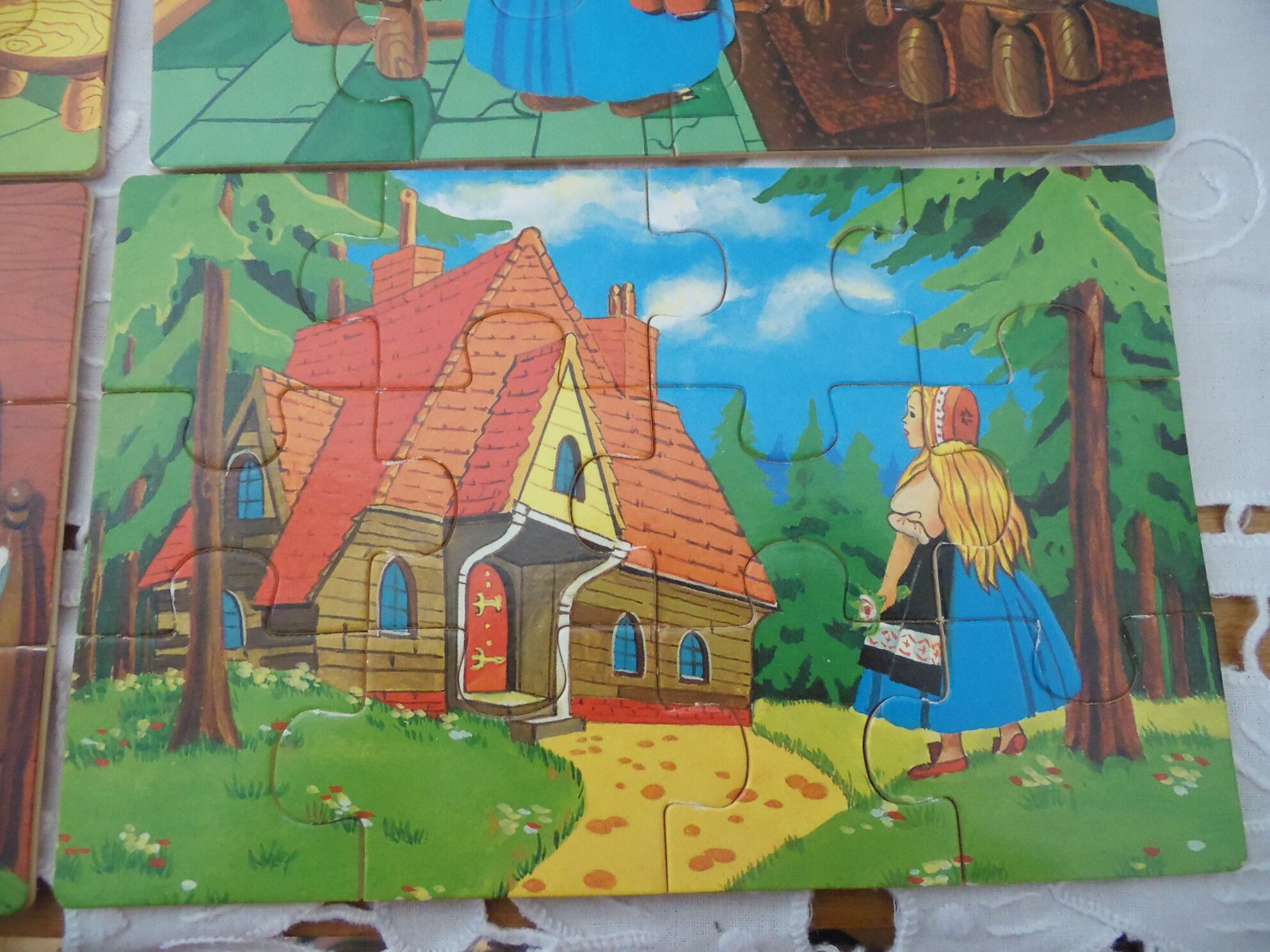 Box of 4 wooden puzzles boucle d'or