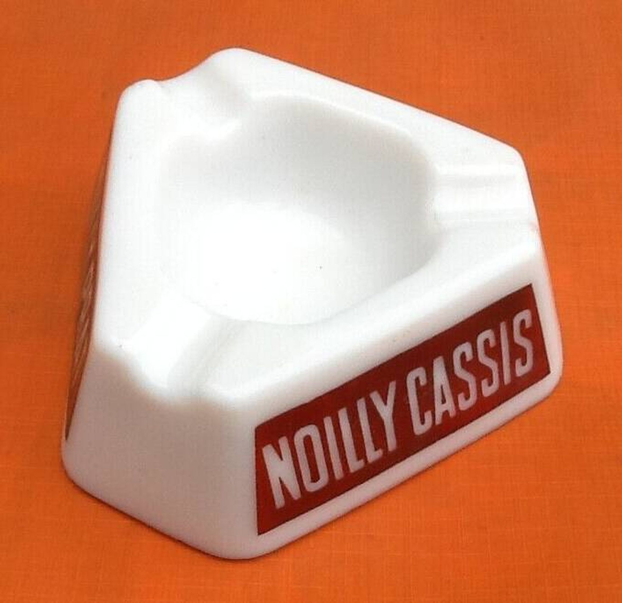 Opal glass ashtray Noilly Cassis / Noilly Prat Opalex Made in France