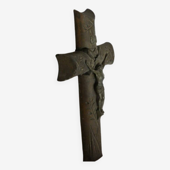 Crucifix mural en bois