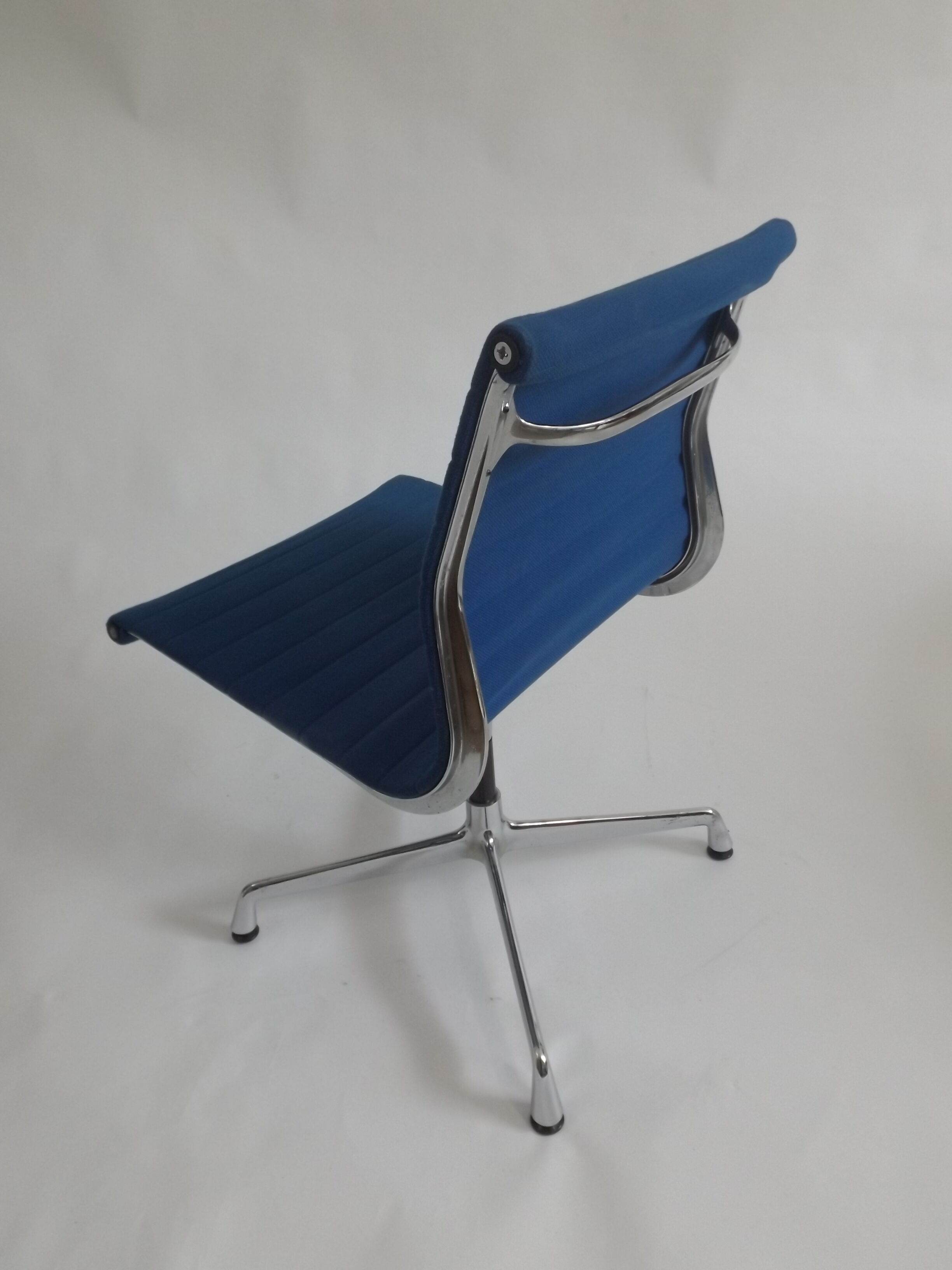 Eames EA 105 side chair