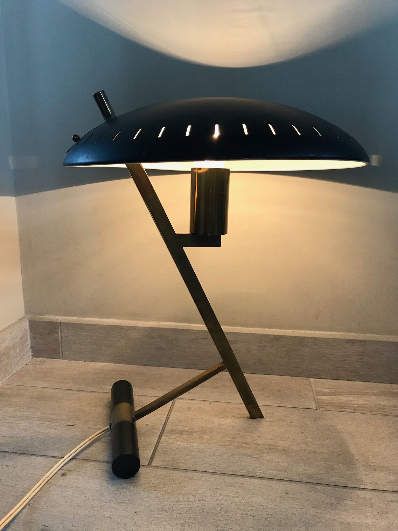 Lampe Z Louis kalff sesign des années 60