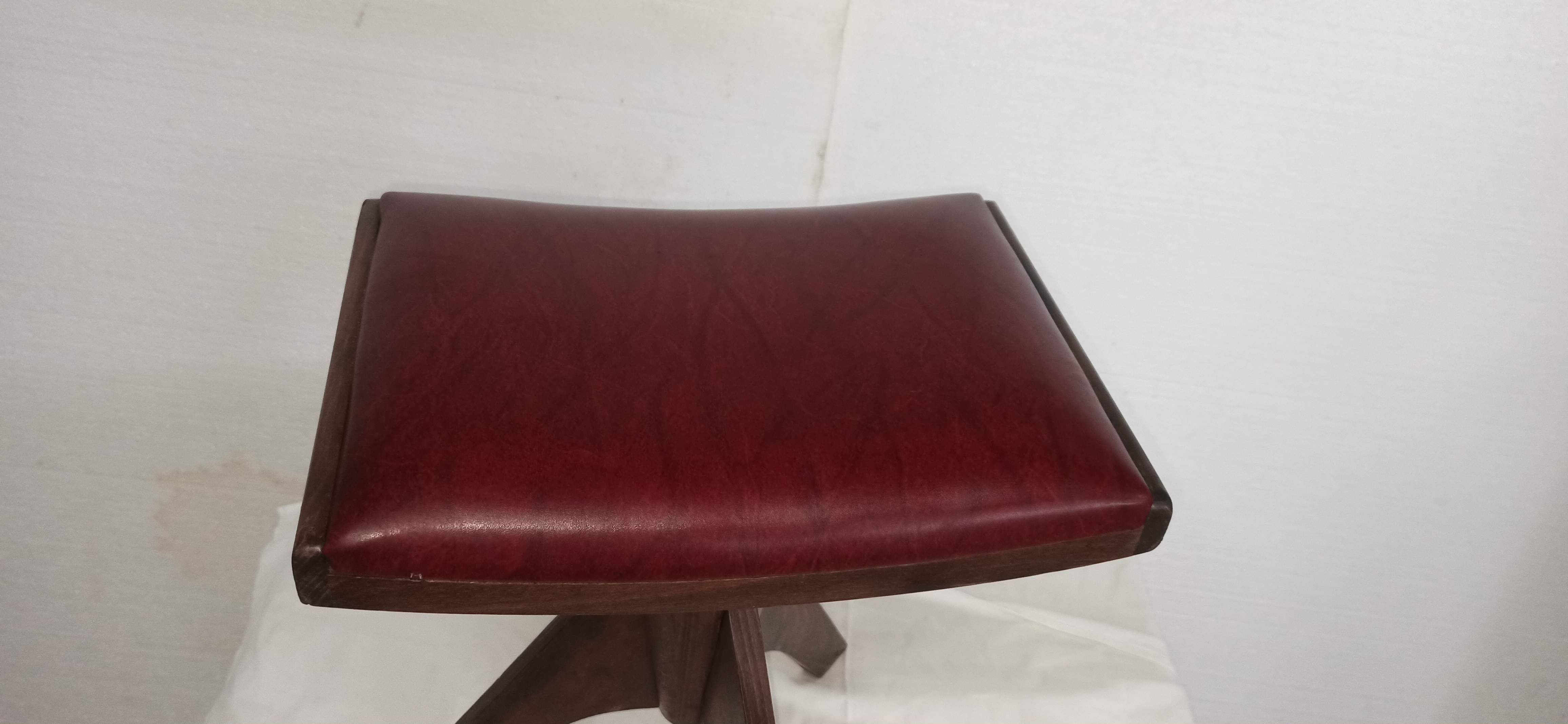 Reiner modell piano stool tripod