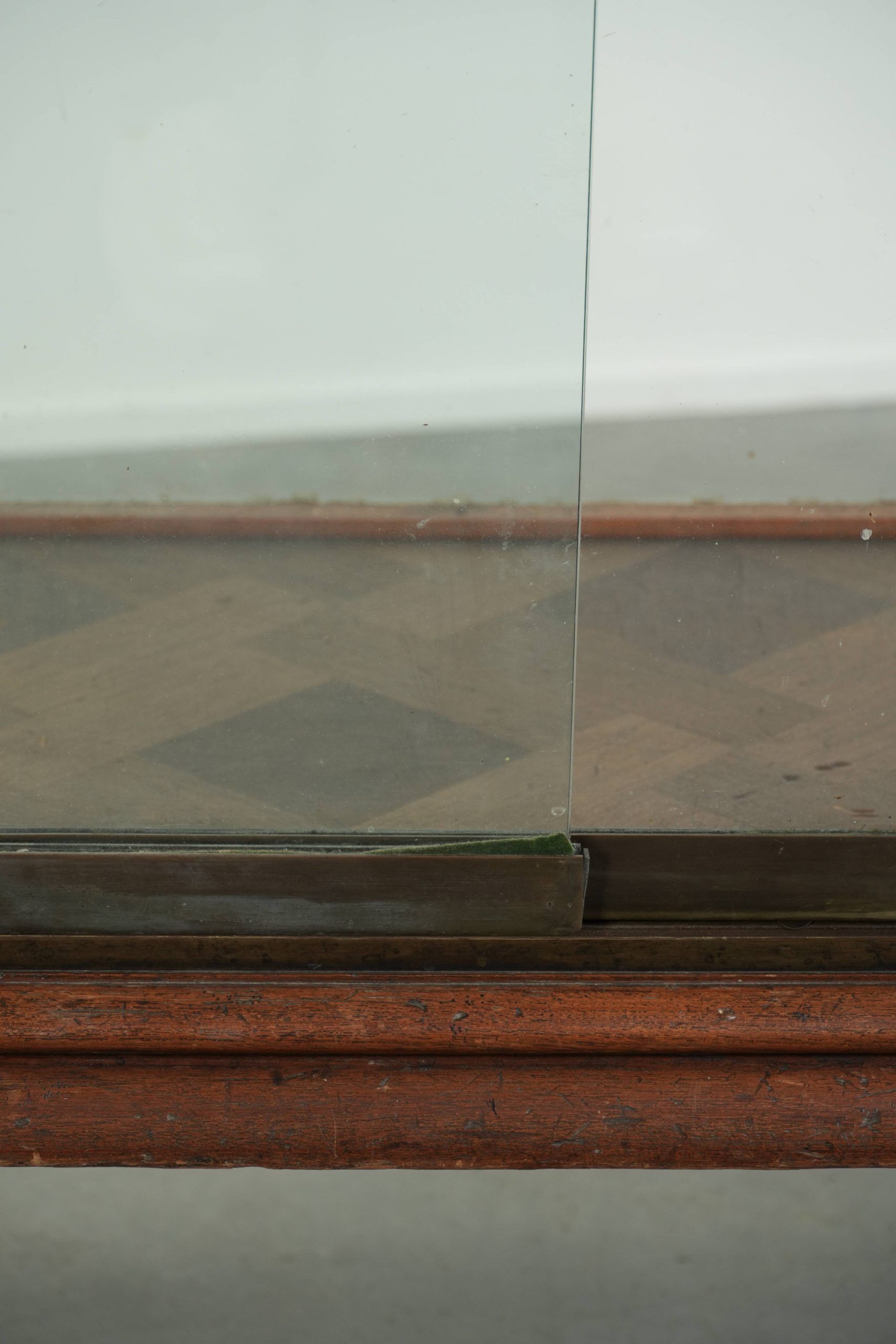 Vitrine en chêne anglais du 19ème siècle