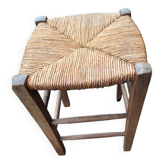 Low straw stool wooden structure