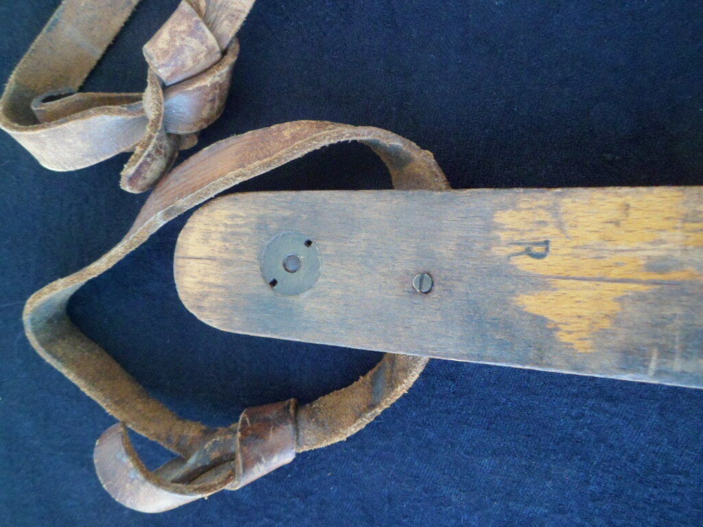 Old ice skates J. NOOITGEDAGT & ZN IJLST