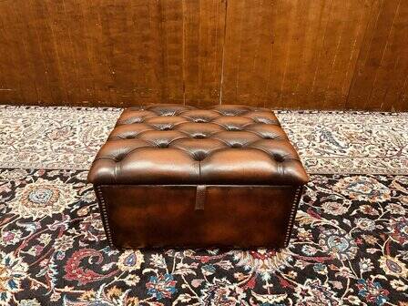 Chesterfield ottoman slipperbox