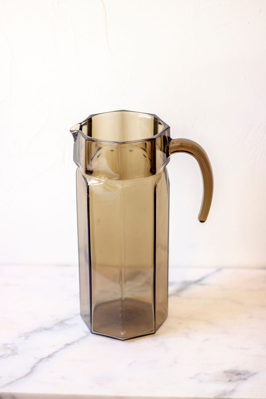 Pichet octogonal en verre fumé