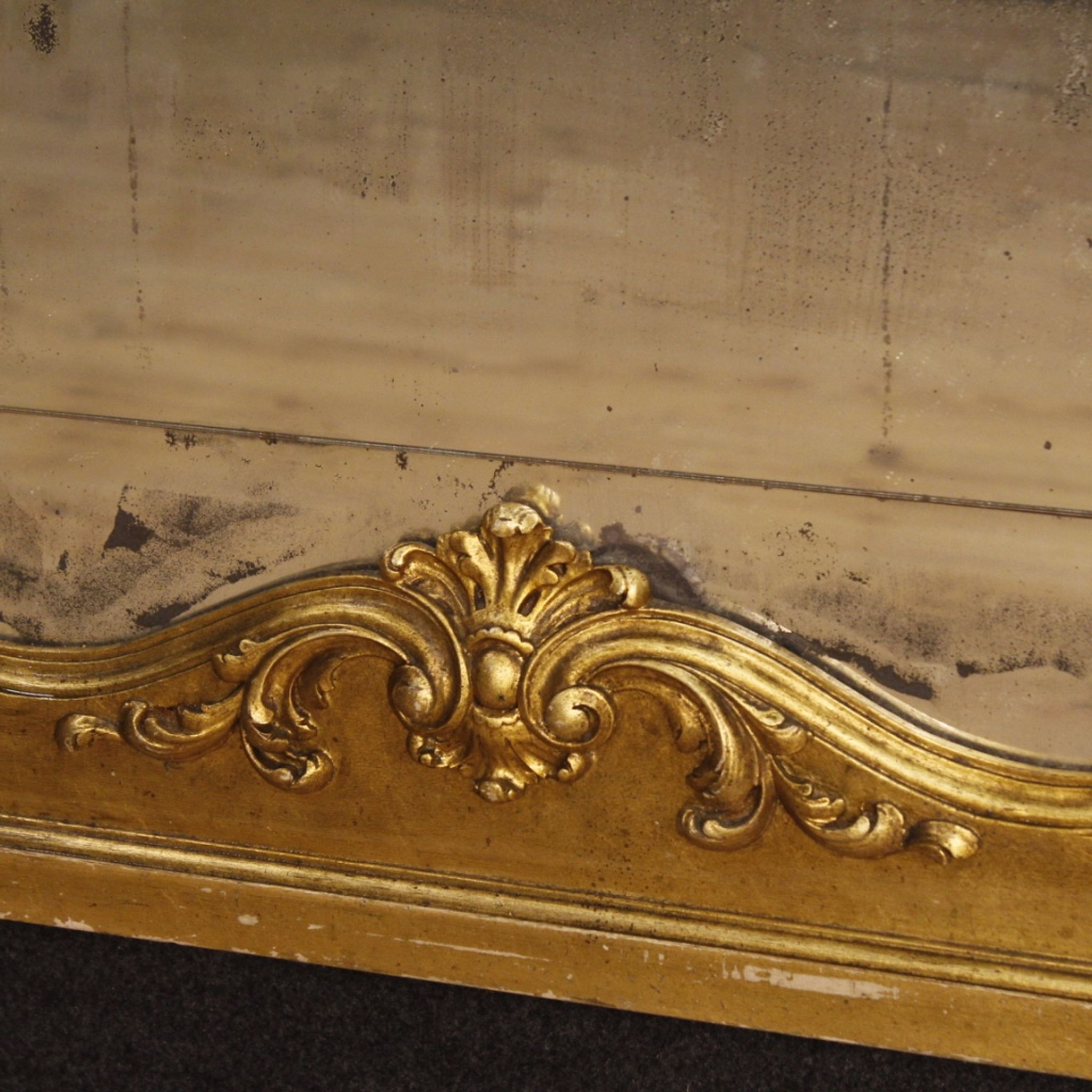 Italian gilded mirror made of wood and plaster 119x117cm