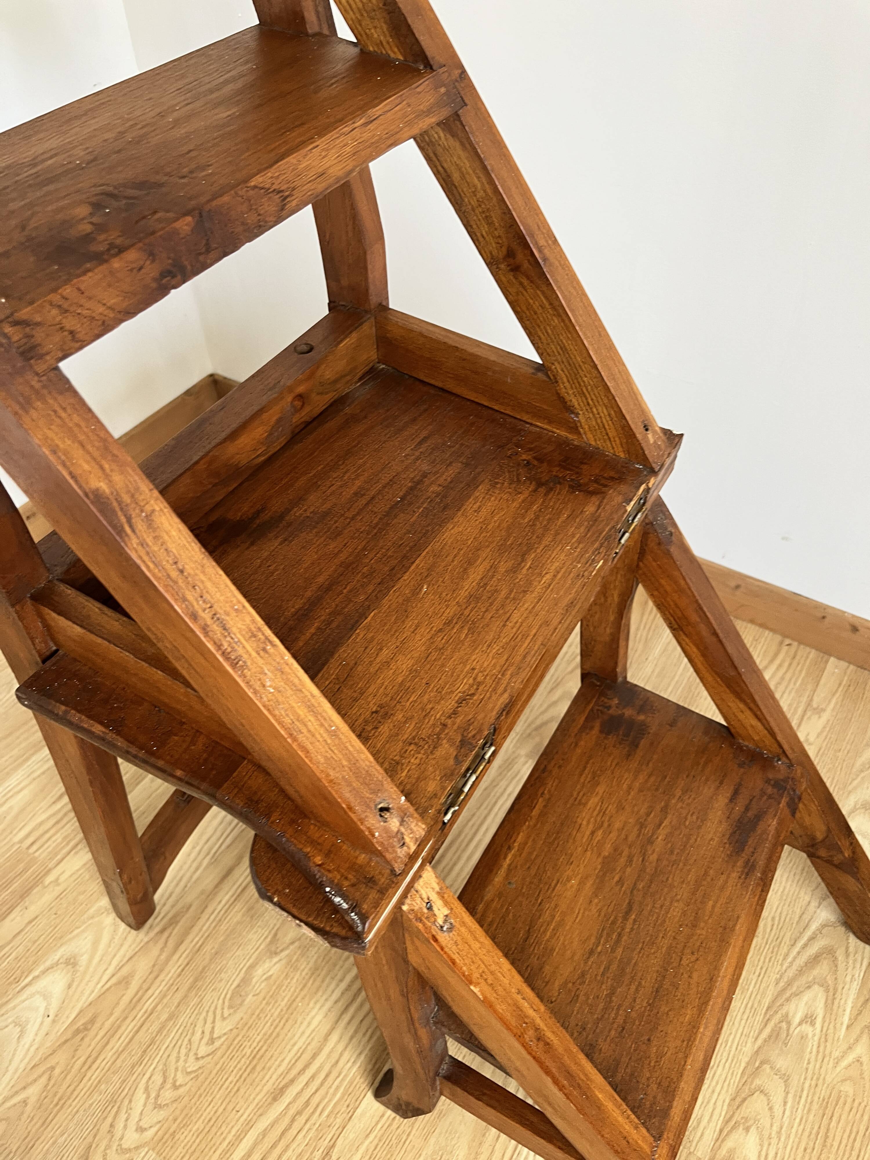 Chaise escabeau en bois
