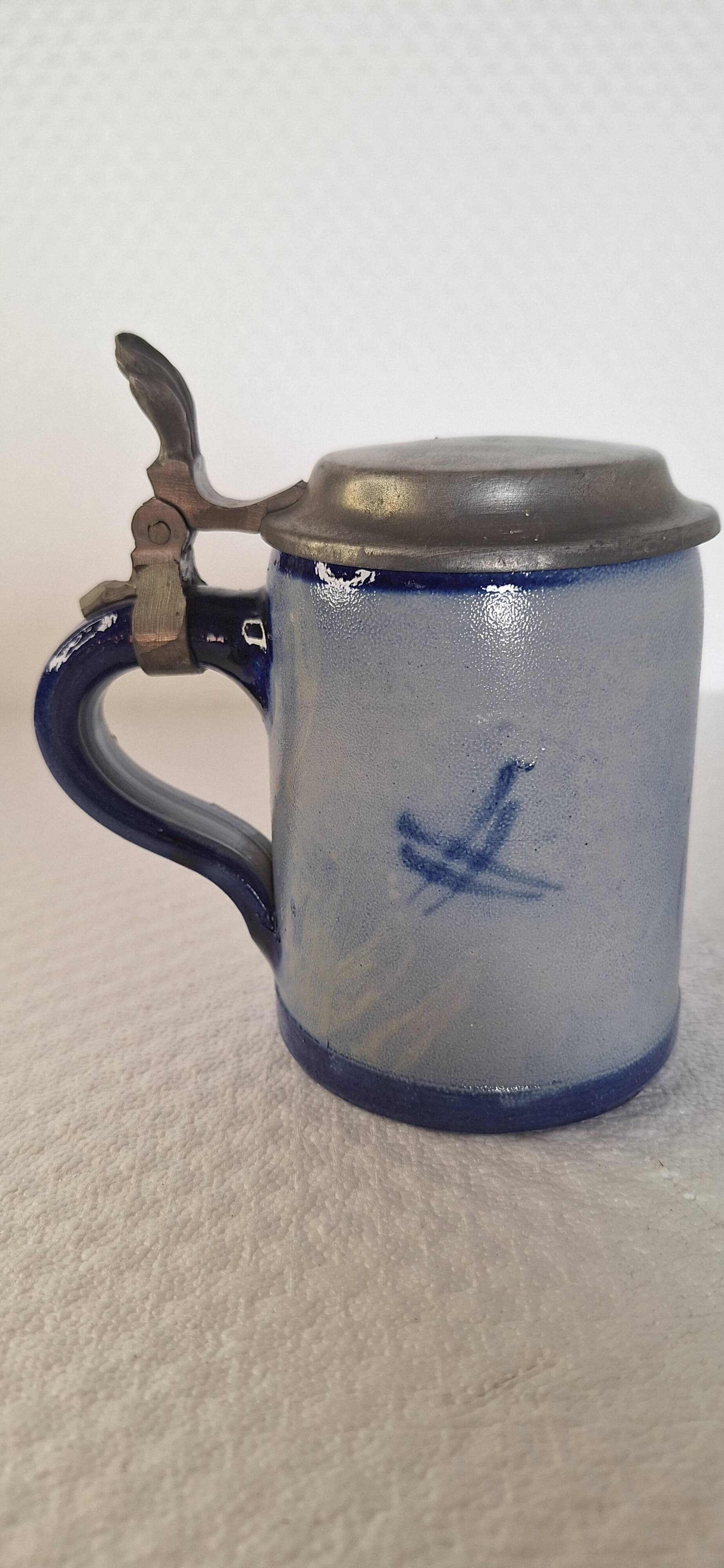 Beer mug with pure pewter lid