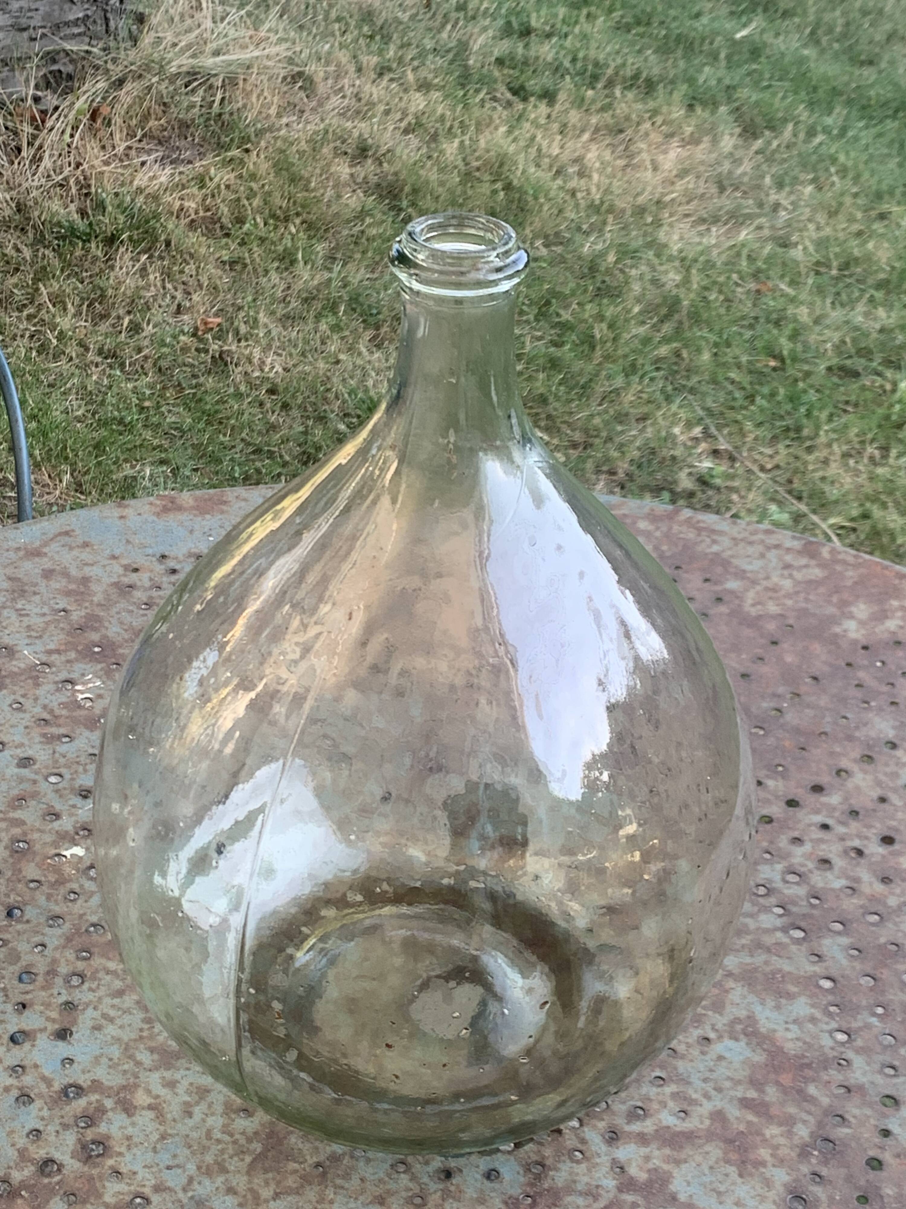 Dame Jeanne, bonbonne, bouteille en verre transparente, verre très épais