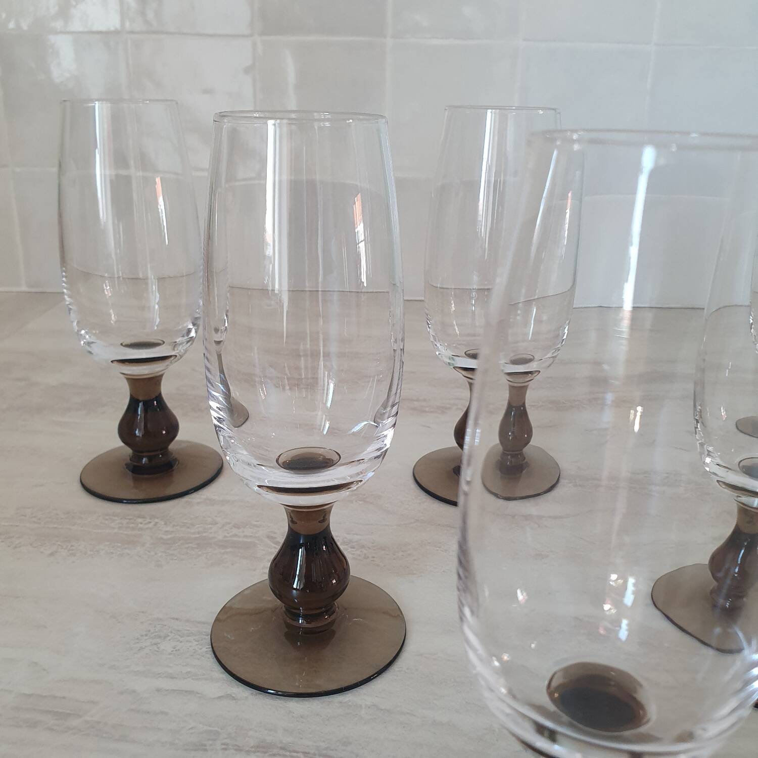 Champagne flutes with smoked brown glass feet