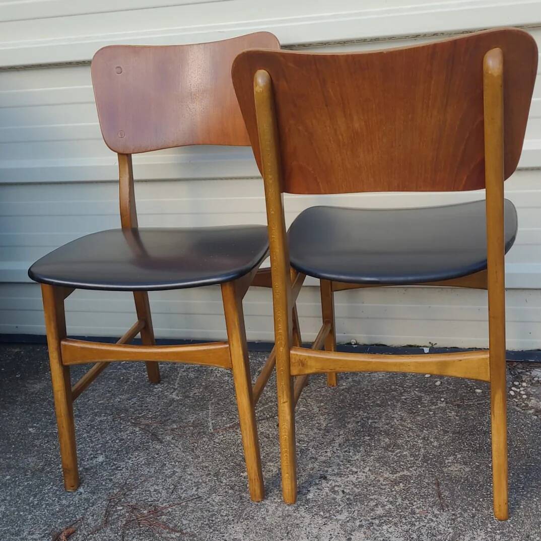 Set of 2 vintage Scandinavian chairs in teak and black faux leather by Kofod-Larsen, Denmark, 1960s.