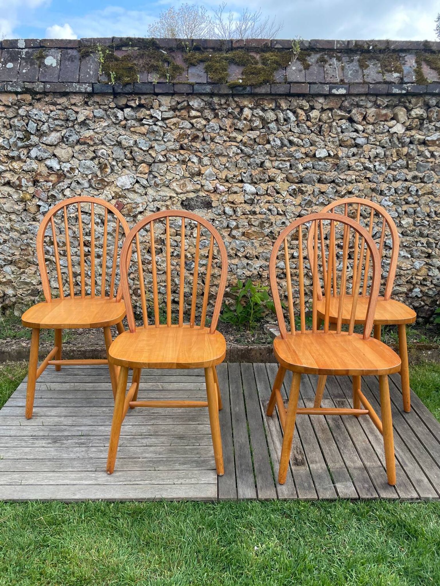 4 chaises scandinaves en bois clair