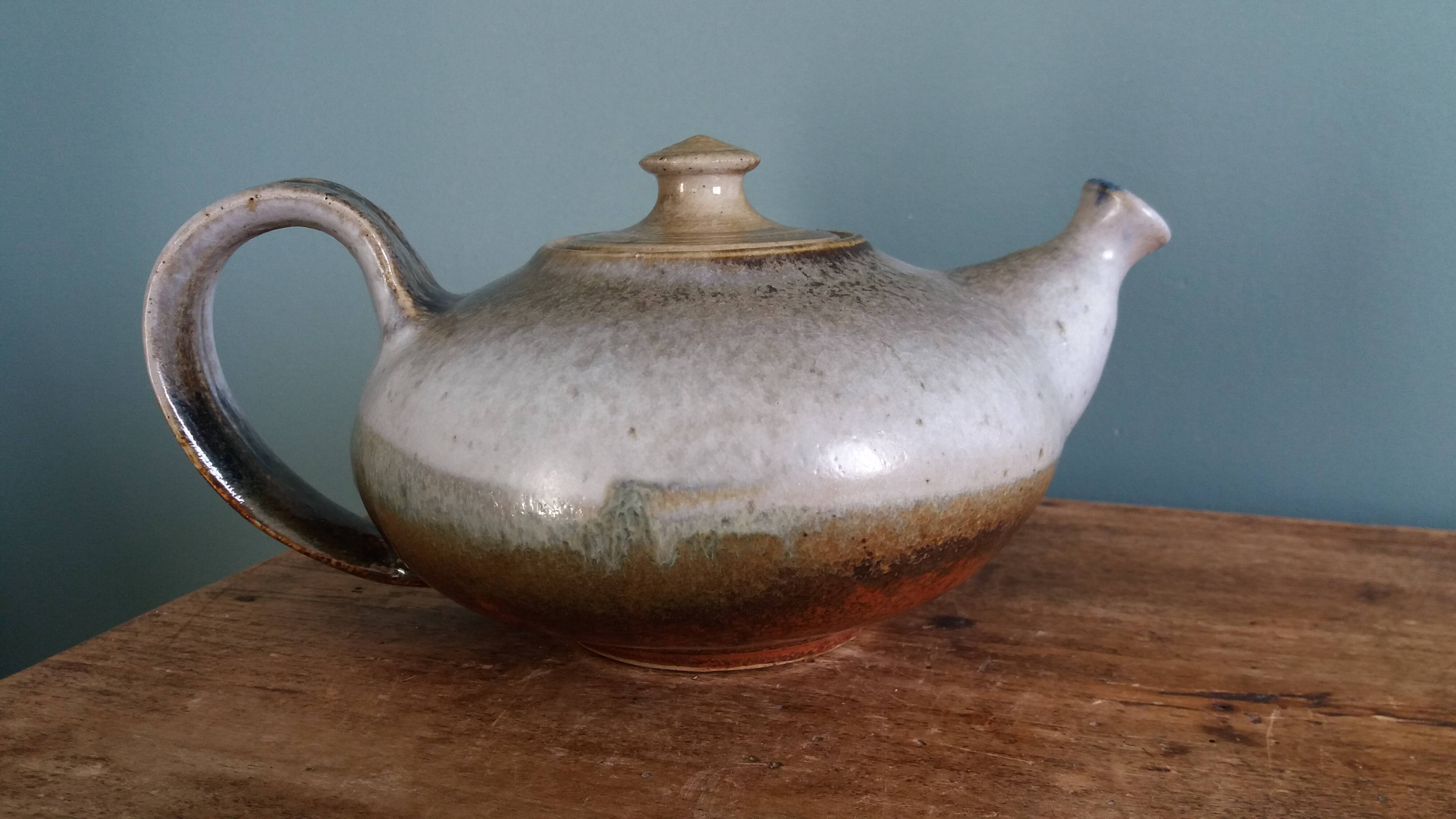 Teapot by Raymond Guibert, Lamoura, Jura, in Puisaye stoneware.