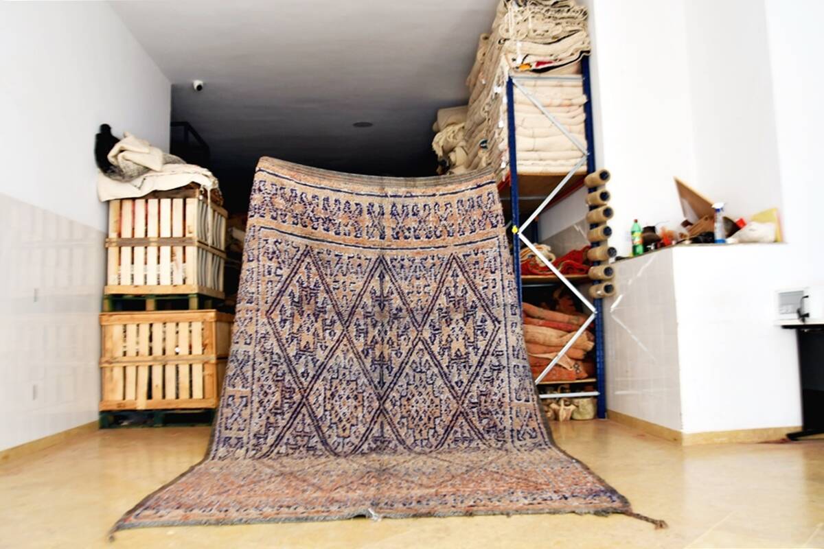 Moroccan Berber carpet Beni Mguild vintage 330 x 218 cm