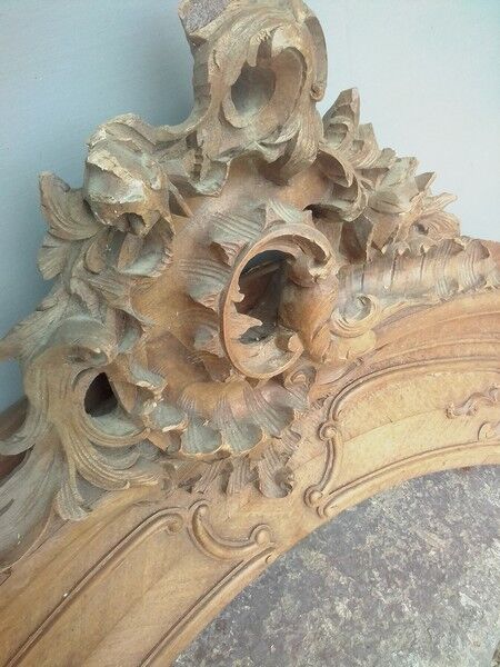 Pediment Louis XV in carved wood shell dating from the 1930 in walnut