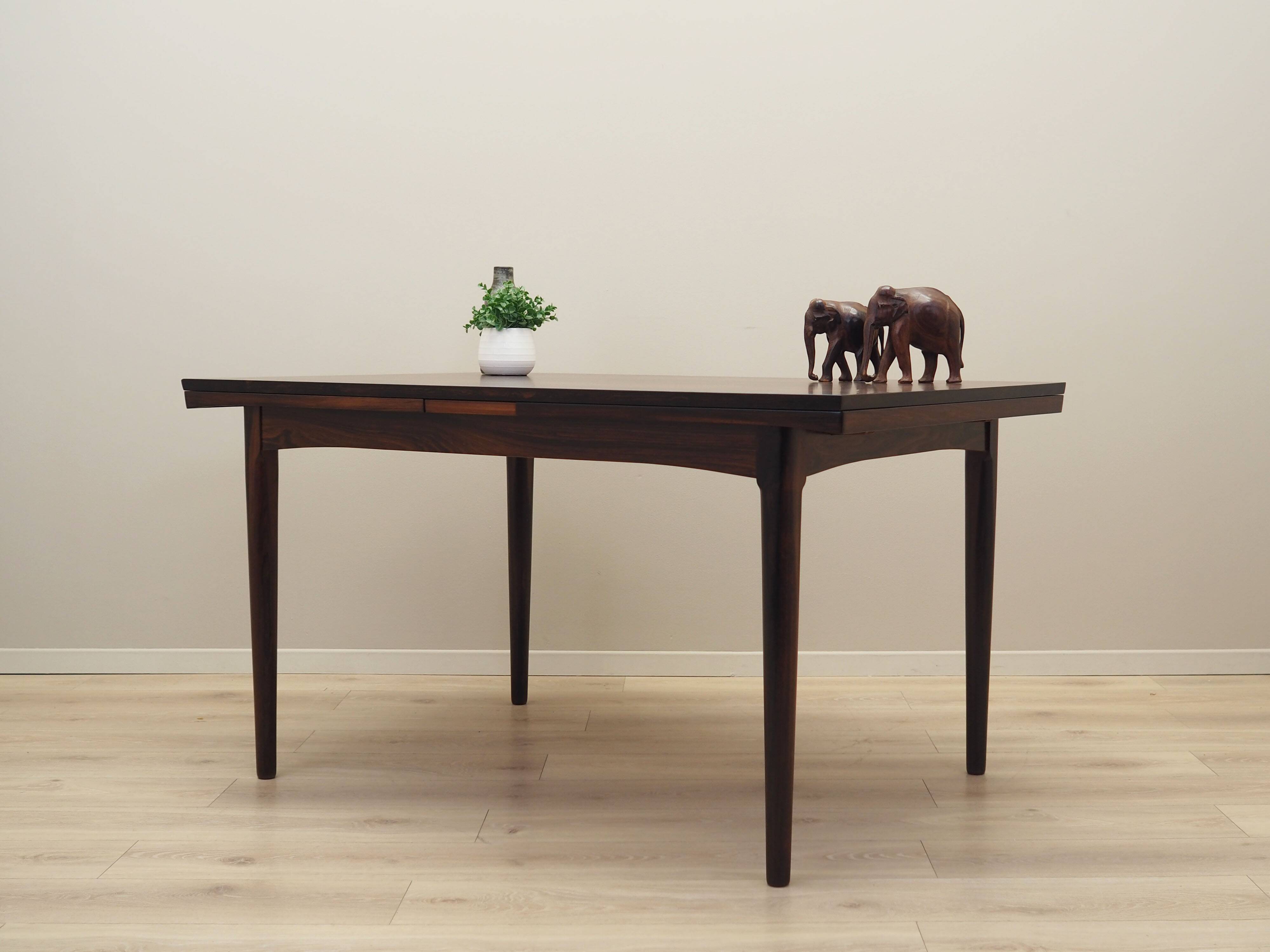 Table en palissandre, design danois, années 1970, production : Danemark