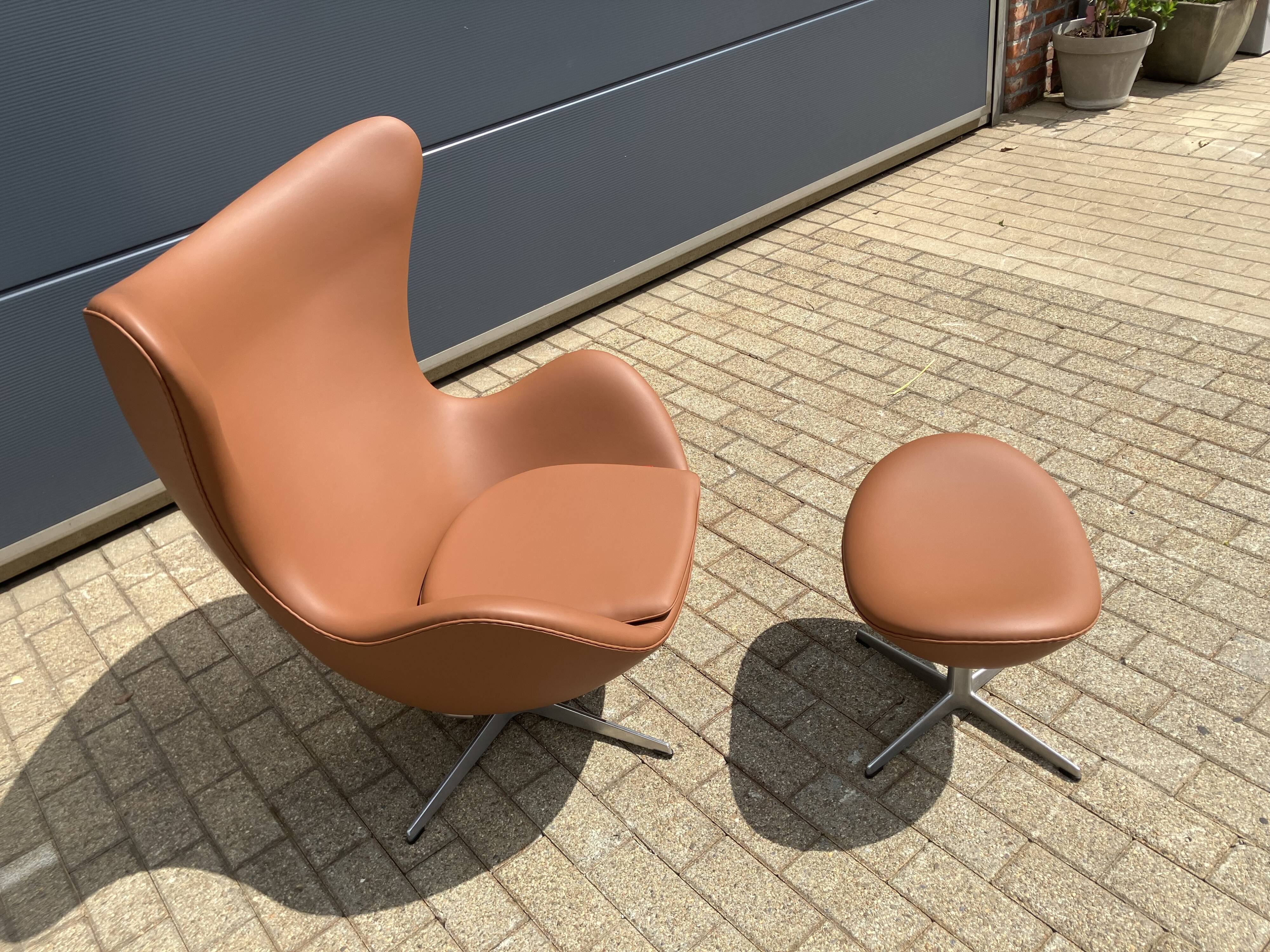 Fritz Hansen Egg Chair in Cognac leather + Ottoman!