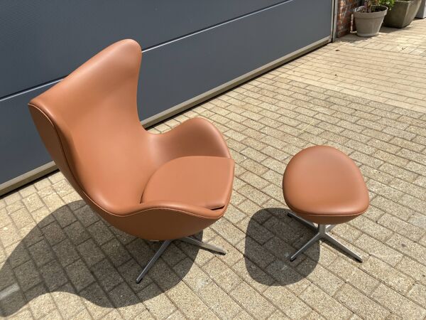Fritz Hansen Egg Chair in Cognac leder +Ottoman!