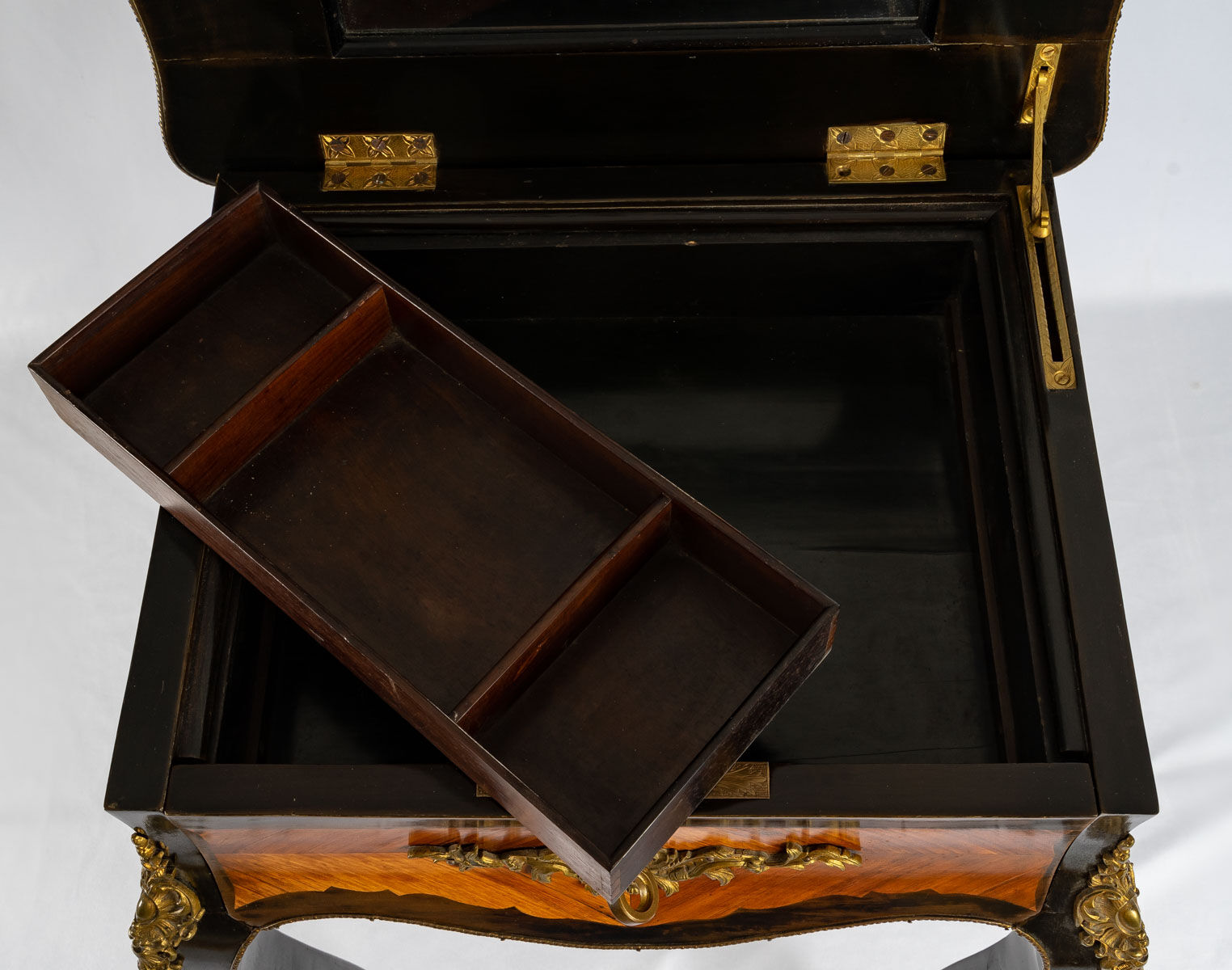 Blackened Natural Wood Worker - Rosewood Marquetry - Louis XV Style - Period: XIXth