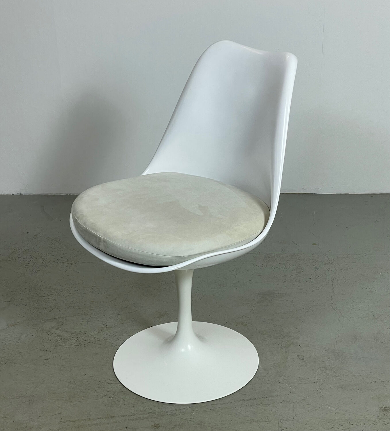 4x Eero Saarinen Tulip Chairs white leather