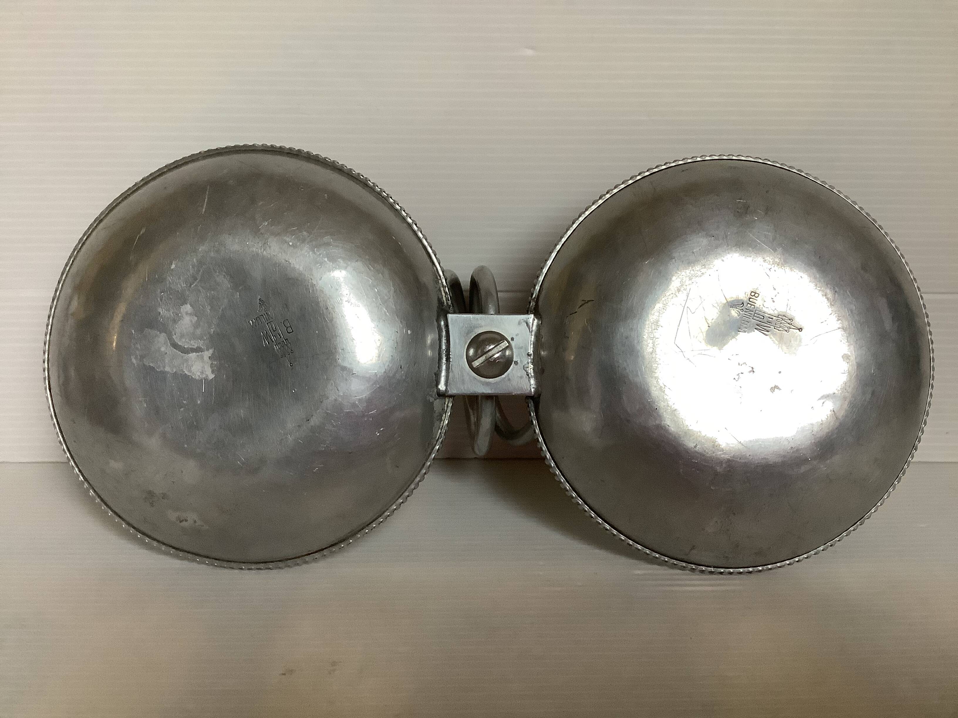 Hammered aluminium serving platter buenilum