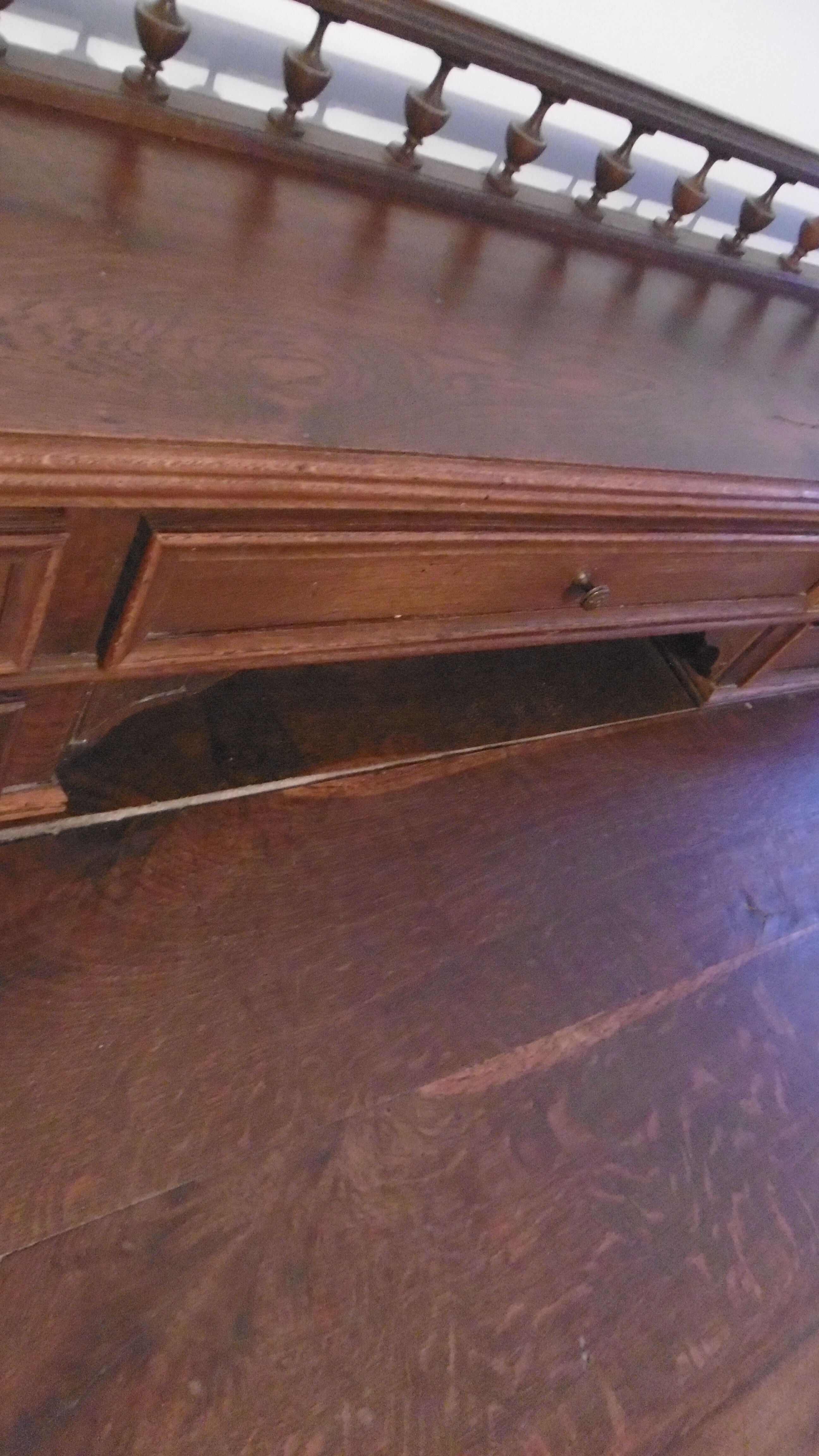 Old desk style Henri II with his gallery