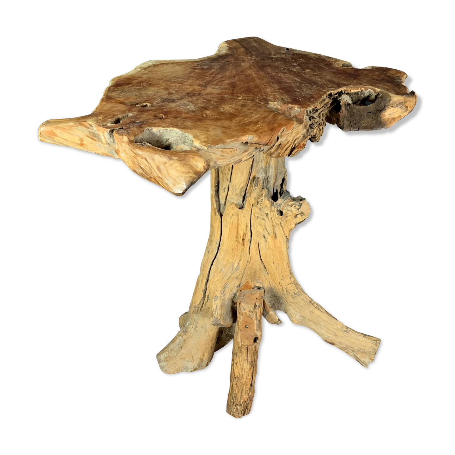 Design of the 70s: high table called "eating standing" in tree root