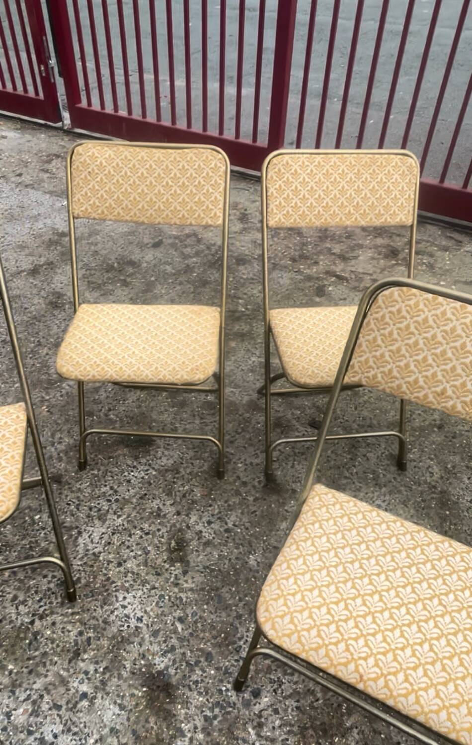 Set of 4 vintage folding chairs / 70's theater armchairs