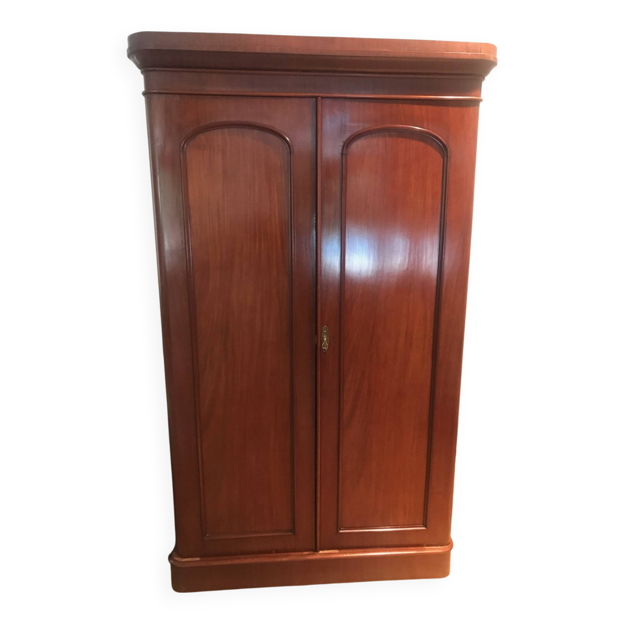 English walnut wardrobe 19°