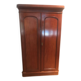 English walnut wardrobe 19°