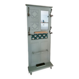 Entrance cloakroom