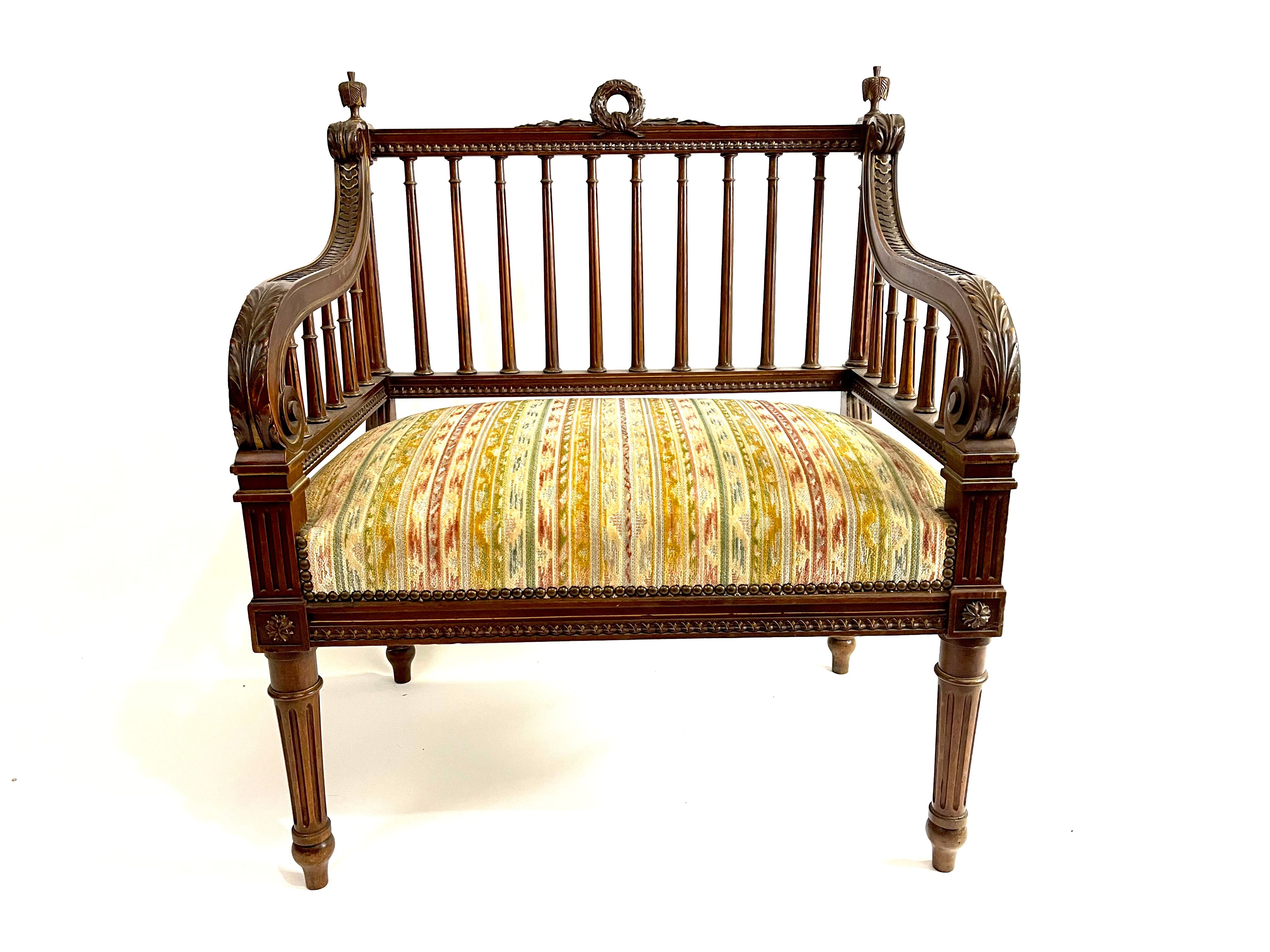 Ancien fauteuil style Louis XVI assise large