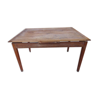 Extendable farm table