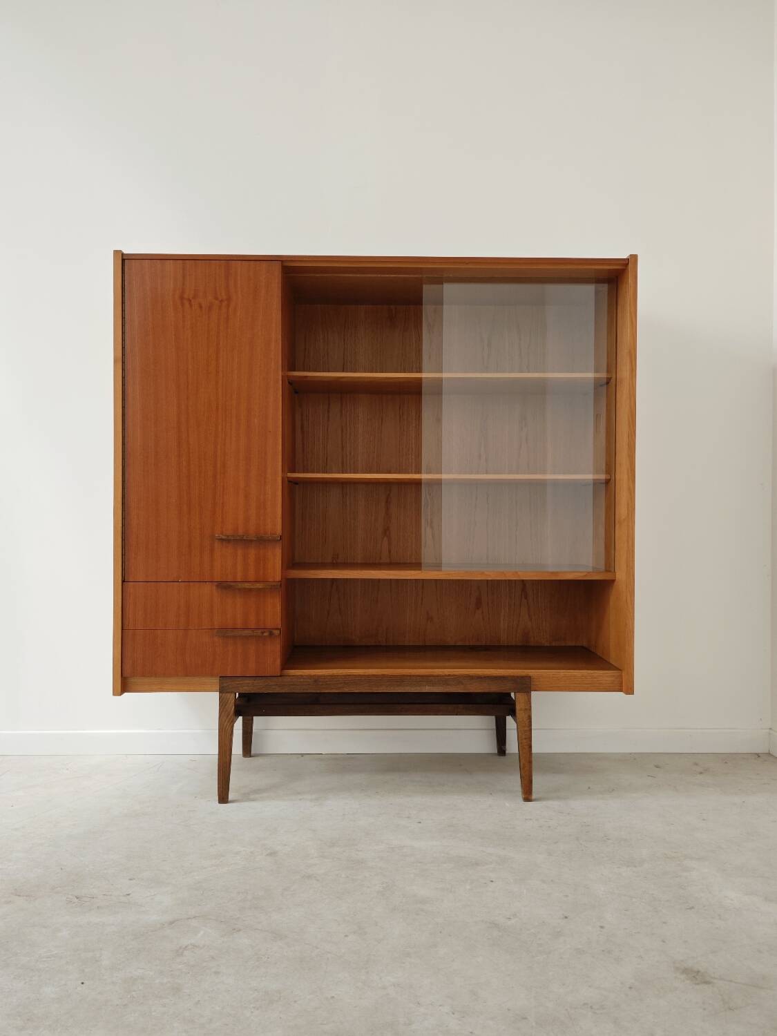 High Buffet Dresser Frantisek Mezulanik for Up Zavody 1960