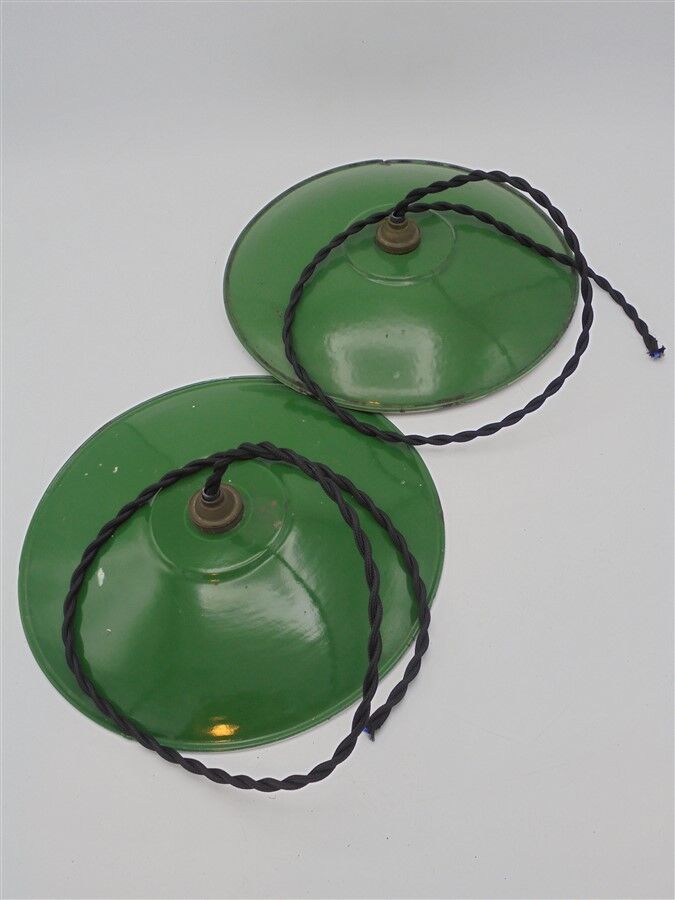 Trio of green enamelled sheet metal hanging lamps