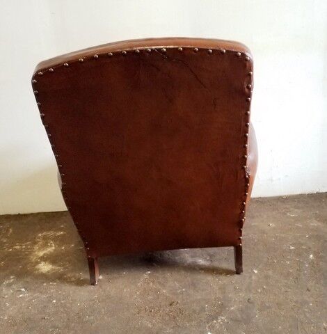 Club armchair, bulging back