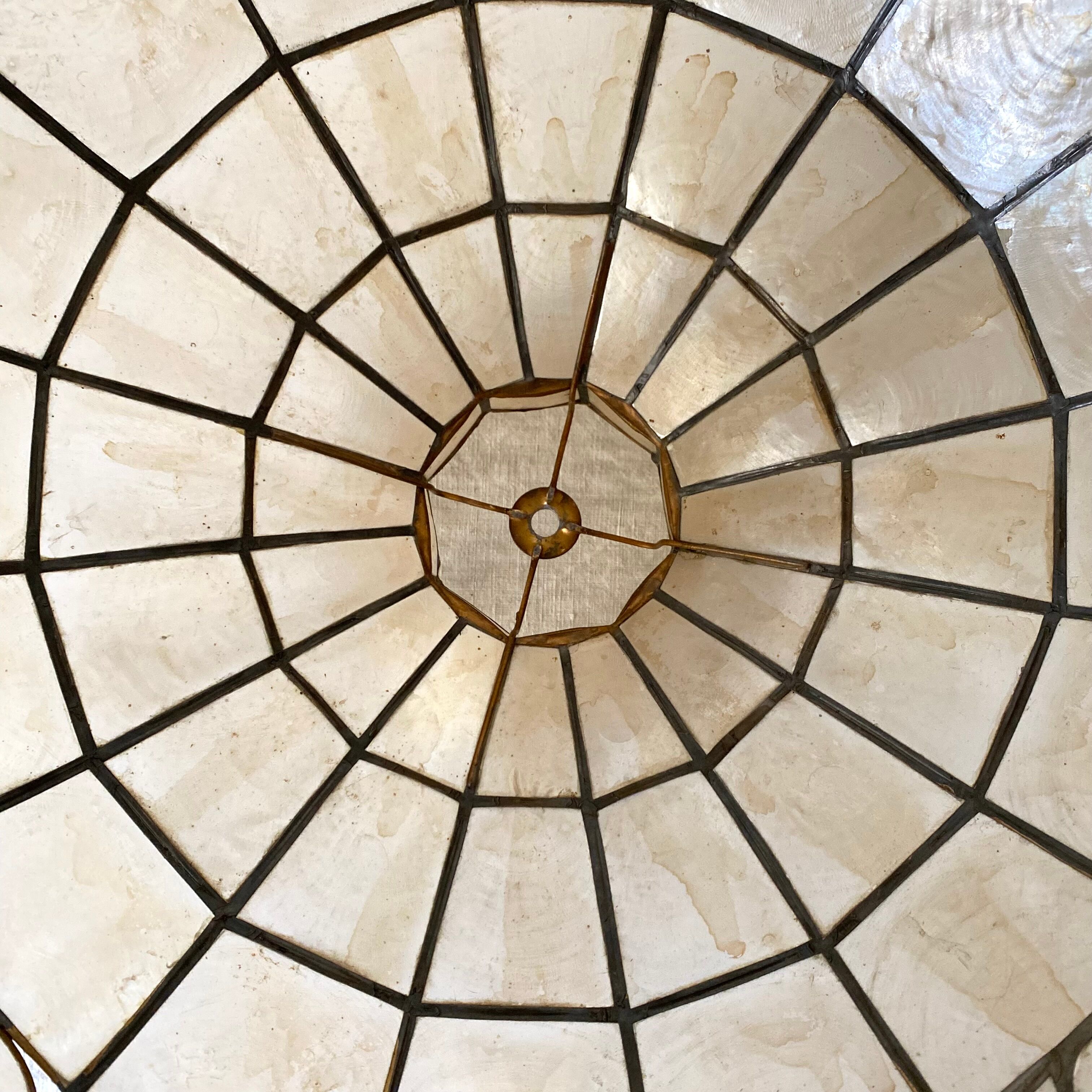 Abat jour, mother-of-pearl and brass suspension